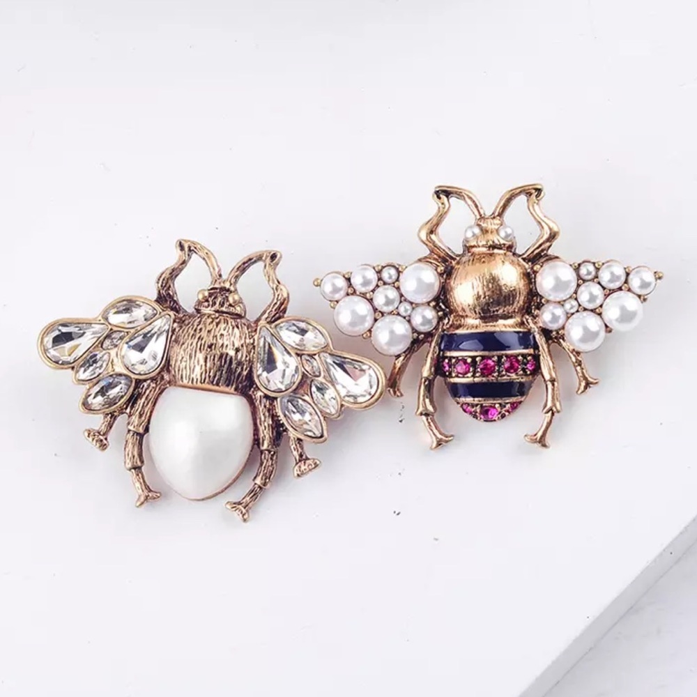 Gorgeous BEE Pearl Brooch Gem Rhinestone Vintage